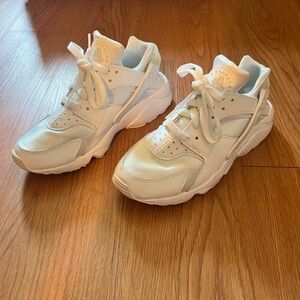 Nike White Sneakers Huarache Design